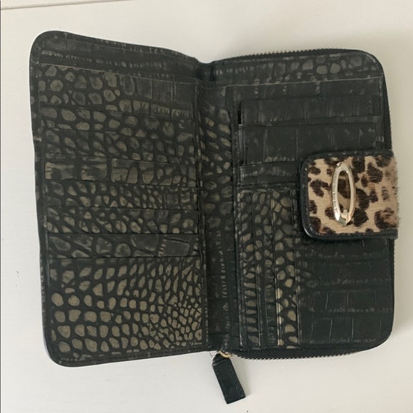 Guess Wallet - Picture 4 of 6